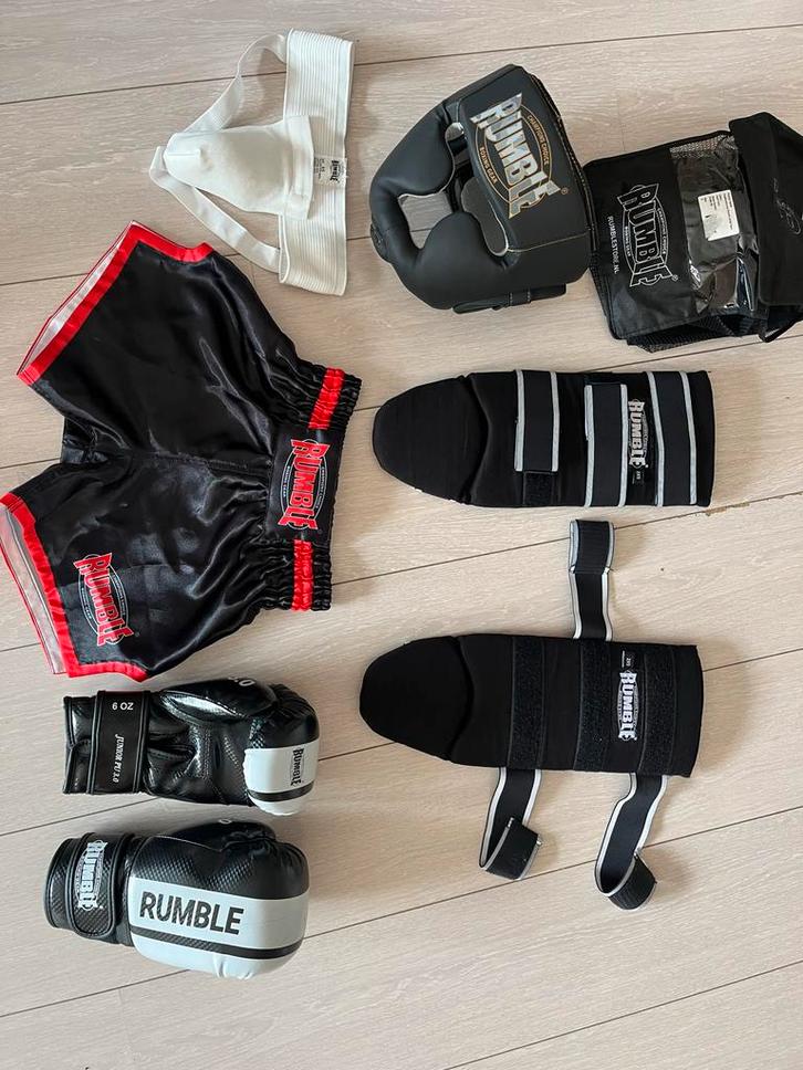 Kickboks spullen - Zo goed als nieuw! Junior, kind 9-11jaar, Sport en Fitness, Boksen, Zo goed als nieuw, Overige, Ophalen of Verzenden