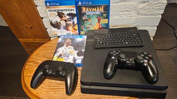Nette PS4 Slim 1 TB, 2 controllers, 3 games en BT keyboard beschikbaar voor biedingen