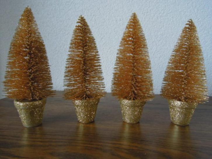 Vier gouden decoratie (kerst) bomen - denneboompjes, Diversen, Kerst, Zo goed als nieuw, Ophalen of Verzenden
