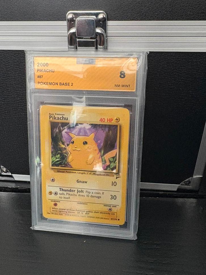 Pikachu second base grade 8, Hobby en Vrije tijd, Verzamelkaartspellen | Pokémon, Zo goed als nieuw, Meerdere kaarten, Foil, Ophalen of Verzenden