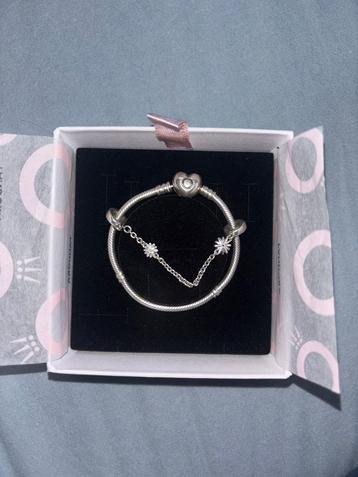 Pandora Hart & Daisy Armband – Als Nieuw, Slechts €50! beschikbaar voor biedingen