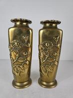 Twee florale vazen, messing, Japan, Meiji-periode, Ophalen of Verzenden, Koper
