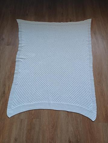 Wiegdekentje gehaakt beschikbaar voor biedingen