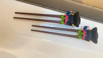 Leuke sushi stokjes voor kinderen beschikbaar voor biedingen