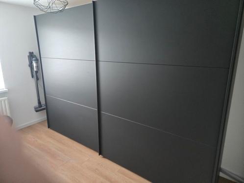 Grijze schuifdeurkast 300 bij 217 zgan, Huis en Inrichting, Kasten | Kledingkasten, Zo goed als nieuw, 200 cm of meer, 50 tot 75 cm