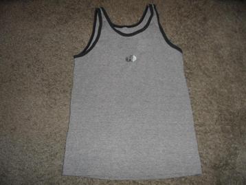 Mouwloos grijs sportshirt, maat 170 beschikbaar voor biedingen