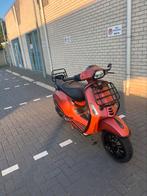 Vespa sprint forged carbon 2021 iget costum kleur, Fietsen en Brommers, Scooters | Vespa, Ophalen, Maximaal 45 km/u, Zo goed als nieuw