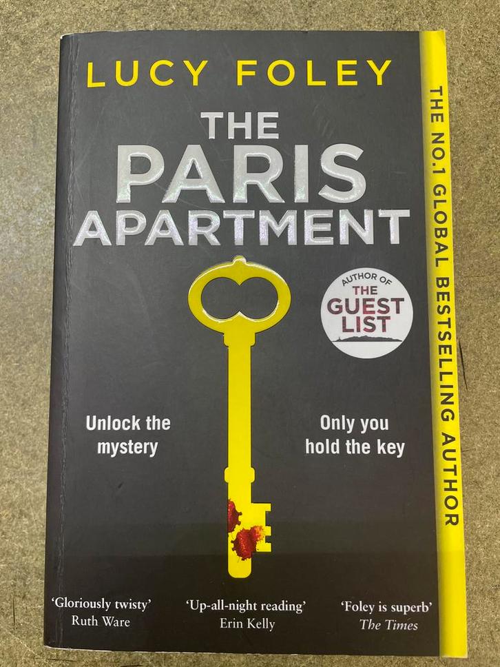 The Paris Apartment - Lucy Foley Thriller, Boeken, Thrillers, Zo goed als nieuw, Europa overig, Ophalen of Verzenden