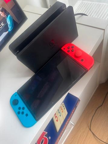 Nintendo Switch OLED (4 controlers)  beschikbaar voor biedingen
