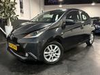 Toyota aygo 1.0 5 deurs 2017 camera km 37389, Bedrijf, Handgeschakeld, Zilver of Grijs, Aygo