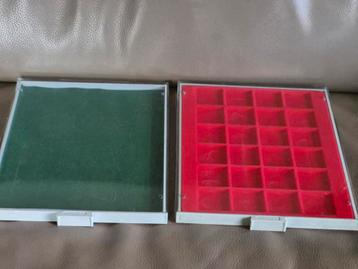 2 x lindner cassette rood en groen inlegvakken beschikbaar voor biedingen