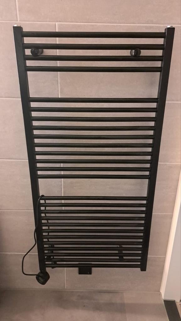 Zwarte radiator, Doe-het-zelf en Verbouw, Verwarming en Radiatoren, Ophalen, 30 tot 80 cm, Radiator, Minder dan 60 cm
