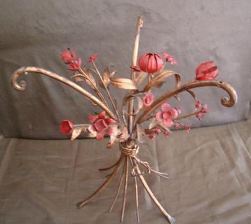 bijzettafeltje goudkleurig metaal rode bloemen glazen blad beschikbaar voor biedingen
