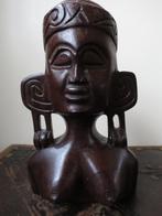 mooi uit hard hout gesneden vrouw borst beeldje 17 cm, Antiek en Kunst, Ophalen of Verzenden