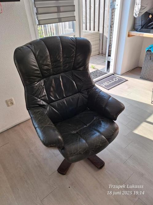 Draaibare relaxstoel, Huis en Inrichting, Fauteuils, Zo goed als nieuw, Leer, Ophalen