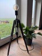 Lamp op antieke driepoot, Ophalen, Gebruikt