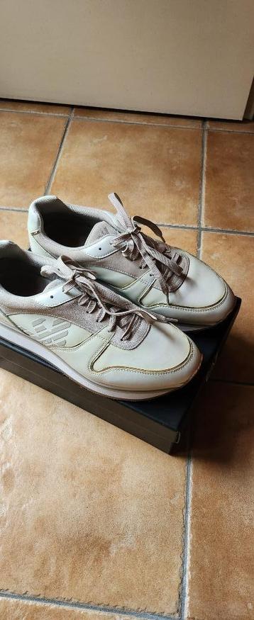 Gloednieuwe witte emporio armani dames sneakers maat 40 beschikbaar voor biedingen