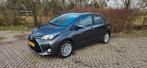 Toyota Yaris 1.5 Hybrid, 5DRS 2015 Grijs, 1Ste eigenaar, Auto's, 74 pk, Euro 6, 4 cilinders, 49 €/maand