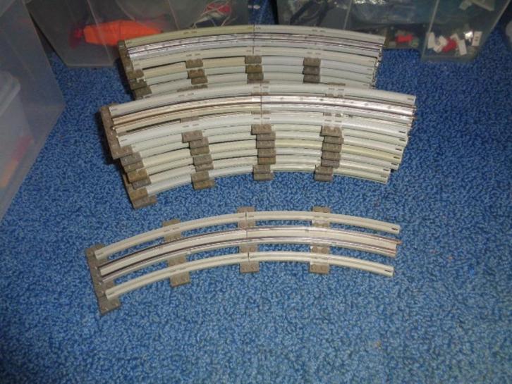 Partij P33=34x Lego trein rails bochten 12v, Kinderen en Baby's, Speelgoed | Duplo en Lego, Gebruikt, Lego, Losse stenen, Ophalen of Verzenden