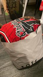 Tas met dames shirts, Ophalen