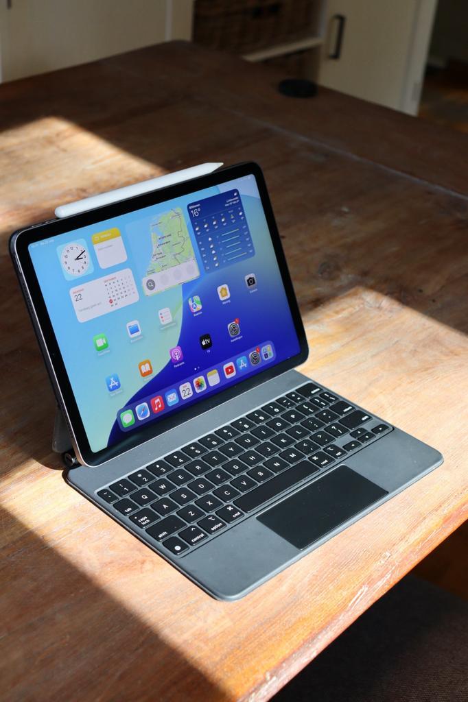 Apple iPad Air 256GB M1 + Magic Keyboard + Pencil 2, Computers en Software, Apple iPads, Zo goed als nieuw, Apple iPad Air, Wi-Fi