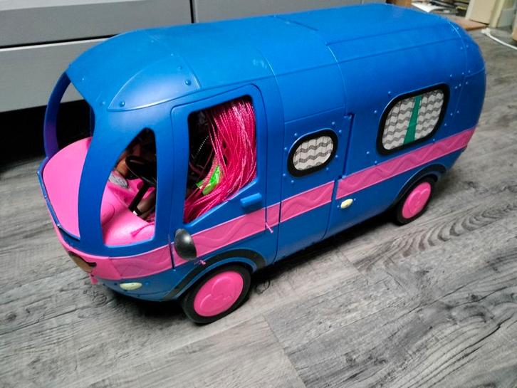 L.O.L. Surprise camper met poppen en toebehoren, Kinderen en Baby's, Speelgoed | Speelgoedvoertuigen, Zo goed als nieuw, Ophalen of Verzenden
