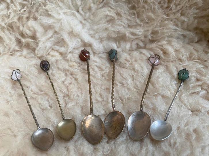 Vintage lepeltjes met edelsteen., Antiek en Kunst, Antiek | Bestek, Ophalen of Verzenden