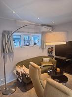 Vloerlamp met twee losse kappen taupe en gebroken wit., Huis en Inrichting, Lampen | Vloerlampen, Ophalen of Verzenden, Zo goed als nieuw