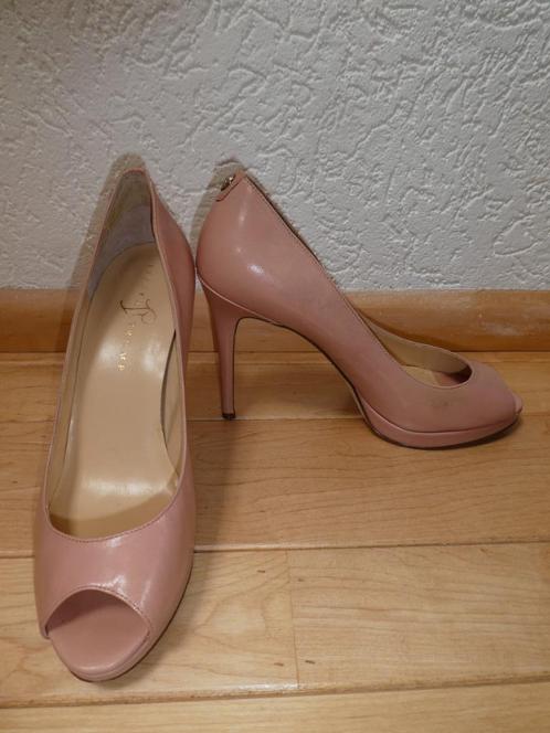 Ivanka Trump pump maat 40,5 lakleer nude stiletto hak 12 cm, Kleding | Dames, Schoenen, Zo goed als nieuw, Pumps, Verzenden