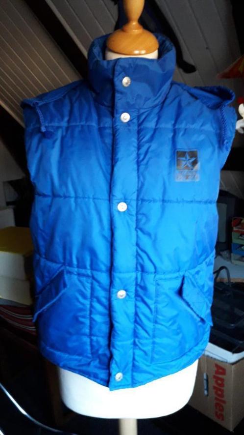 Blauwe bodywarmer met kapuchon. zgan. C&A Mt 146. 7,50, Kinderen en Baby's, Kinderkleding | Maat 146, Zo goed als nieuw, Jongen of Meisje