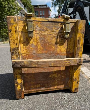 Decoratieve kist beschikbaar voor biedingen