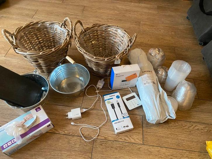 Alles voor jouw kraampje: bekers, manden, pinset, Diversen, Rommelmarktspullen, Zo goed als nieuw, Ophalen of Verzenden