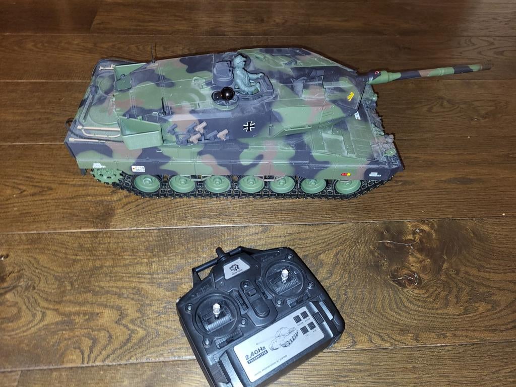 Bestuurbare legertank, Ophalen of Verzenden, Zo goed als nieuw
