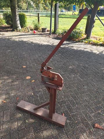 Hefboom knipschaar beschikbaar voor biedingen