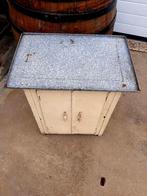 IJzer en deels geëmailleerd kastje, bijzetkastje., Ophalen