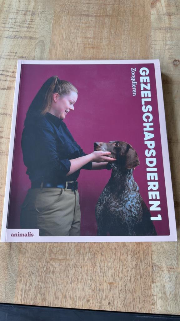 Gezelschapsdieren 1: Zoogdieren - Informatief boek, Boeken, Hobby en Vrije tijd, Zo goed als nieuw, Overige onderwerpen, Geschikt voor kinderen