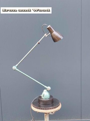 Lumina ; oude vintage groen zwarte werkplaatslamp/bureaulamp beschikbaar voor biedingen