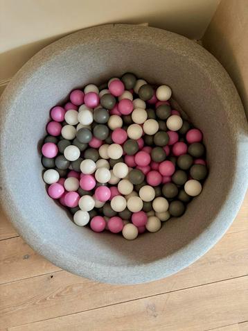 Misioo Ballenbak incl. ballen beschikbaar voor biedingen