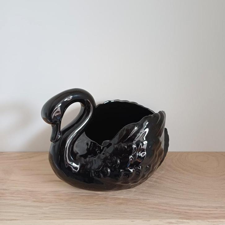 Zwarte bloempot zwaan, Tuin en Terras, Bloempotten, Gebruikt, Aardewerk, Binnen, Minder dan 40 cm, Minder dan 25 cm, Overige vormen