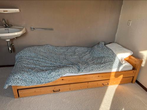 Twee eenpersoons bedden hout, Huis en Inrichting, Slaapkamer | Bedden, Gebruikt, Eenpersoons, 90 cm, 200 cm, Hout, Wit, Ophalen