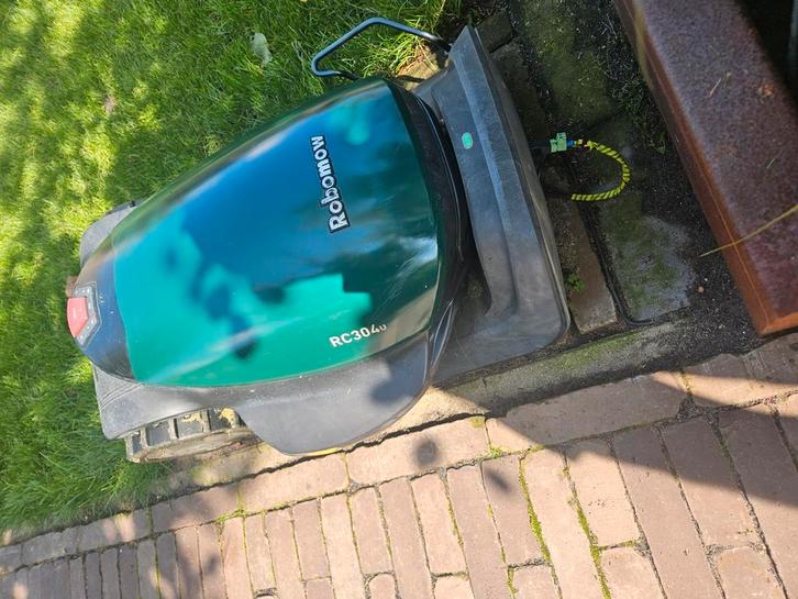 Te koop zgan robomow RC304U compleet!, Tuin en Terras, Robotmaaiers, Zo goed als nieuw, Ophalen
