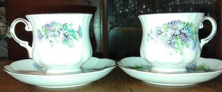 2 London Collection Bone China Kop en Schotel met Bloemen, Huis en Inrichting, Keuken | Servies, Gebruikt, Kop(pen) en/of Schotel(s)