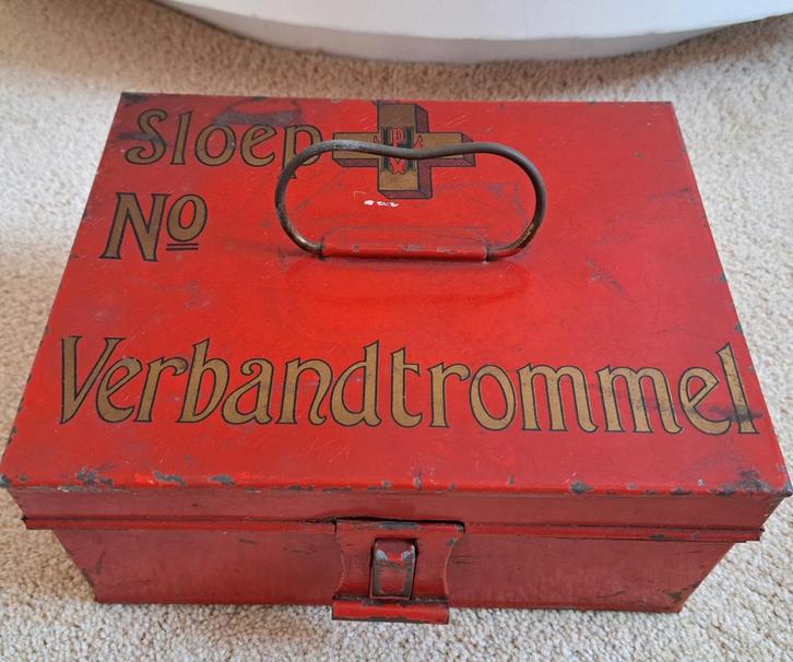 Prachtige EHBO-kist /Verbandtrommel voor boot. Vintage., Verzamelen, Blikken, Gebruikt, Overige, Ophalen of Verzenden