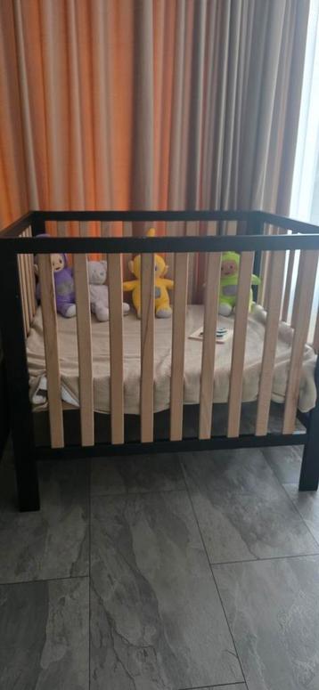 Babybox Vierkant Zwart/Hout beschikbaar voor biedingen