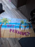Vlag met de tekst "met pensioen"., Diversen, Vlaggen en Wimpels, Ophalen of Verzenden, Zo goed als nieuw