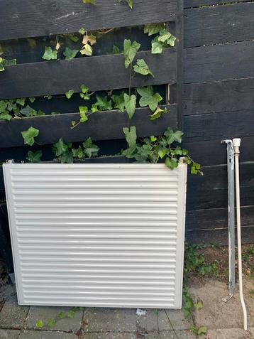 n. ⸻  Radiator te koop I beschikbaar voor biedingen