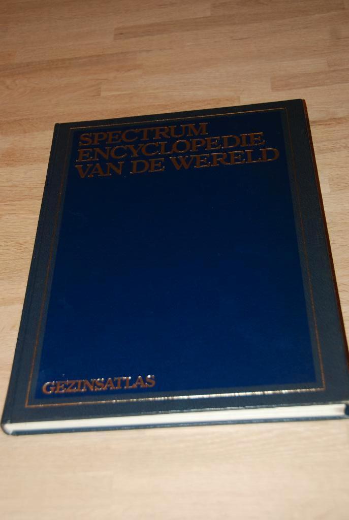 Spectrum gezinsatlas., Boeken, Encyclopedieën, Gelezen, Dieren, Ophalen of Verzenden