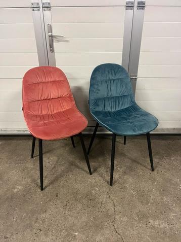 47 stuks horeca restaurant stoelen velvet roze en blauw beschikbaar voor biedingen
