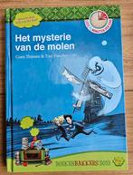 Het mysterie van de molen - Boekenbakkers 2013, Boeken, Ophalen of Verzenden, Gelezen, Coen Thijssen & Tiny Fisscher, Fictie algemeen