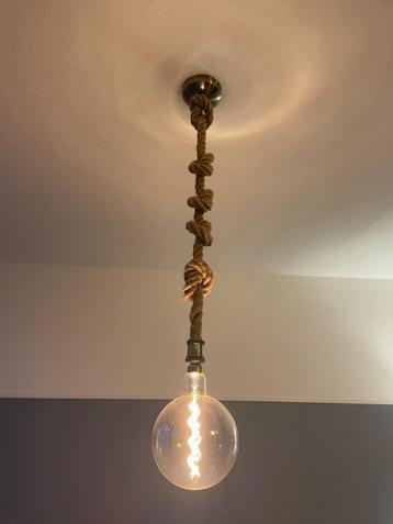 Woonkamer lamp beschikbaar voor biedingen